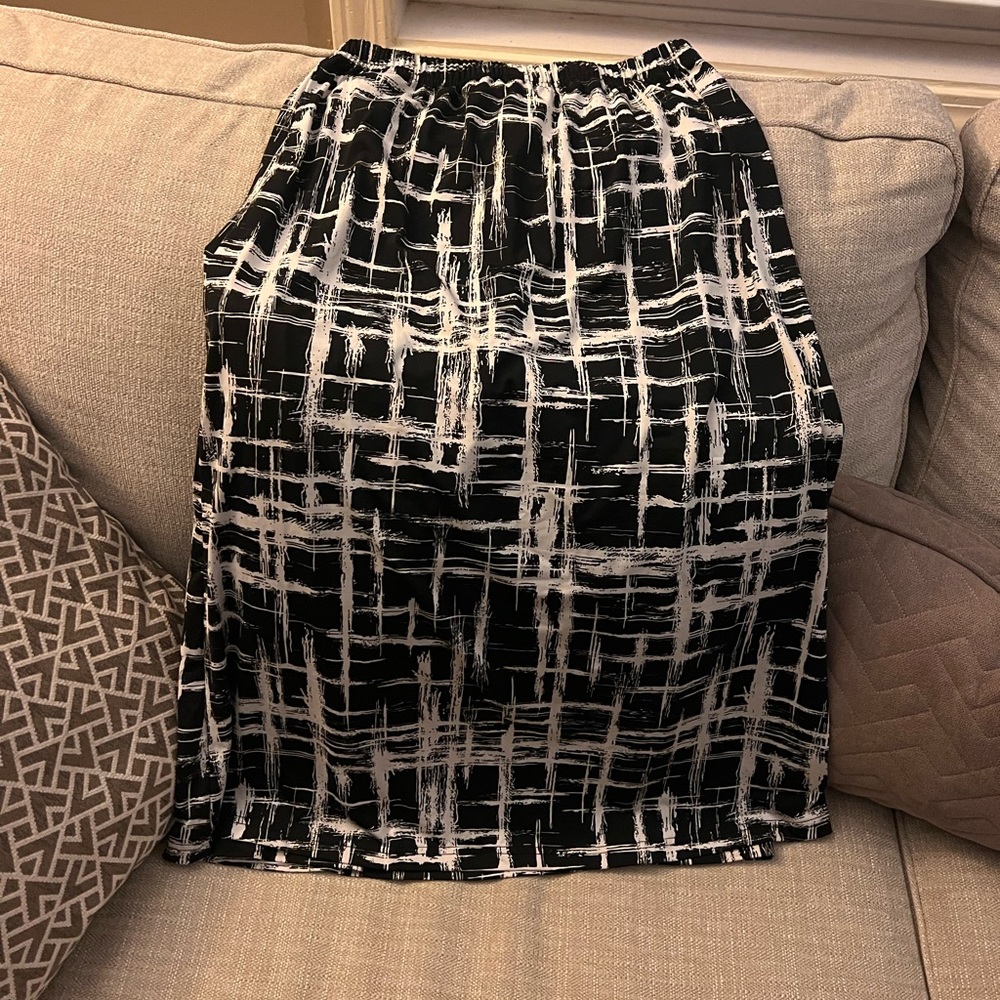 Nuggles All Sport Skirt Size S 31” long. With leggings